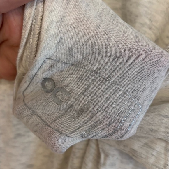 On Running heather grey comfort tee shirt - Picture 3 of 3